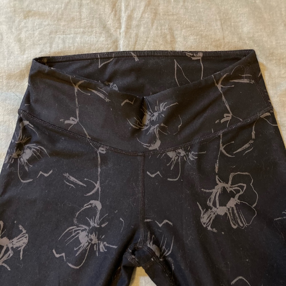 7/8 Fabletics Floral Pattern Leggings - image 6
